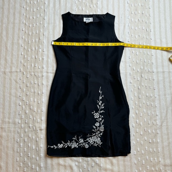 Vintage Bob Mackie Studio sleeveless floral embroidered silk little black dress - Picture 4 of 11